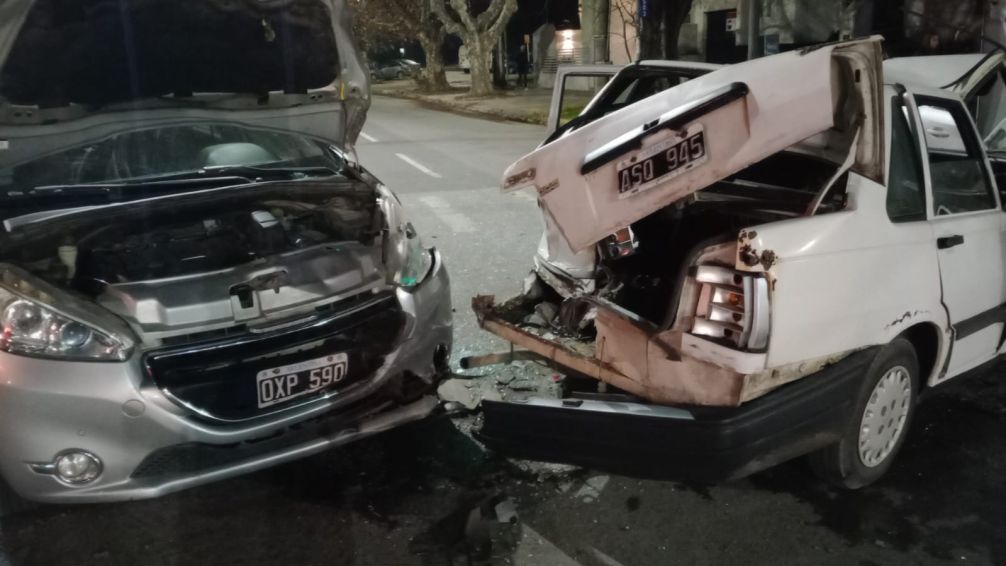 Tres autos, involucrados en un choque múltiple en Avellaneda y Santamarina