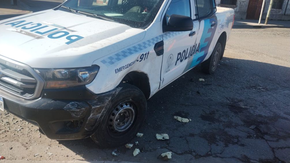 Un patrullero chocó contra un auto, cuyo conductor iba alcoholizado