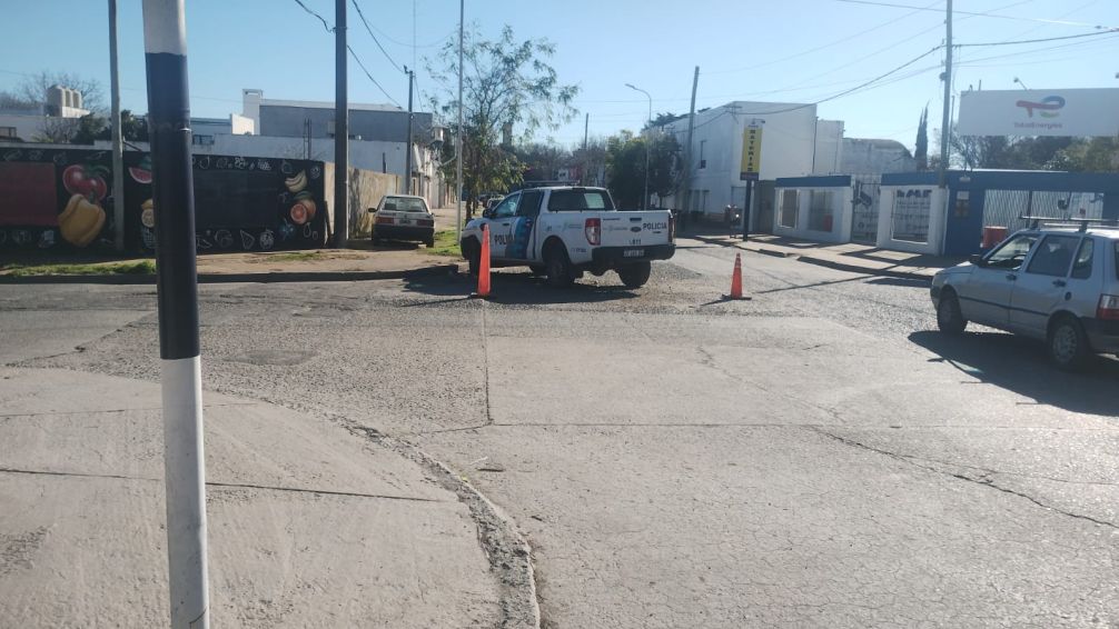 Un patrullero chocó contra un auto, cuyo conductor iba alcoholizado